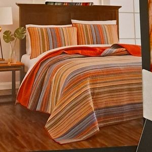 New quilt and standard pillow shams